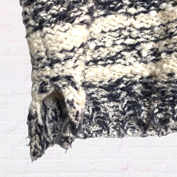 J. Jill Sweater Womens Large Gray Cream Striped Boucle 3D Knit Scoop Neck - Picture 2 of 11